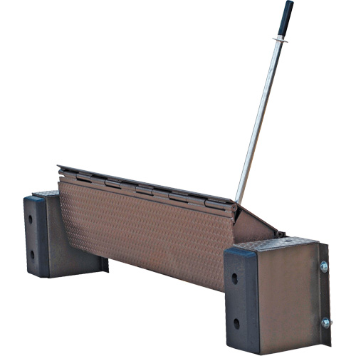 Niveleur de quai m&eacute;canique Edge-O-Dock, 99" la, 72" Largeur de la plateforme, 29" Port&eacute;e EastCoast Offshore Supplies
