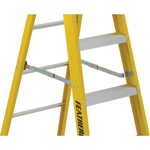Escabeaux industriels robustes (s&eacute;rie 6900), 4', Fibre de verre, Capacit&eacute; 300 lb, Type 1A EastCoast Offshore Supplies