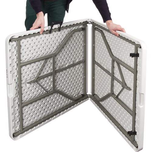Table se pliant en deux, Rectangulaire, 72" l x 30" la, Poly&eacute;thyl&egrave;ne, Blanc EastCoast Offshore Supplies