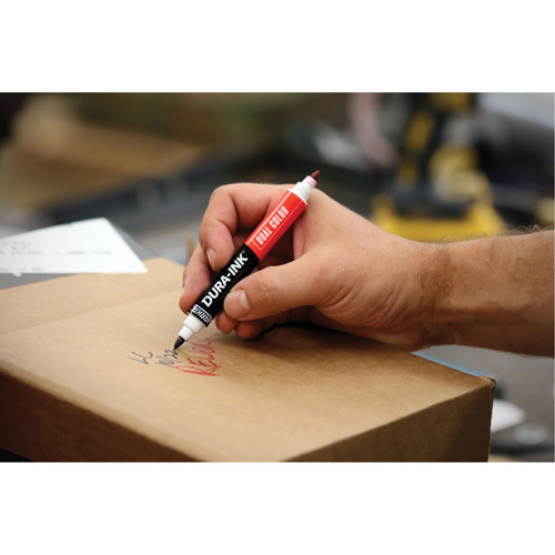 Marqueur &agrave; encre permanente et double couleur Markal Dura-Ink, Noir/Rouge, Pointe Ronde EastCoast Offshore Supplies