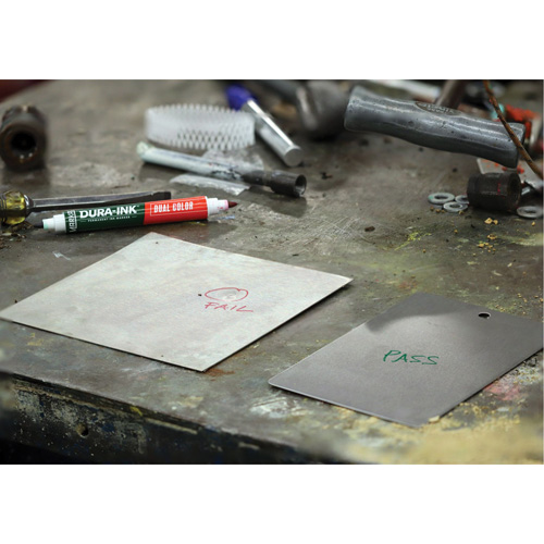 Marqueur &agrave; encre permanente et double couleur Markal Dura-Ink, Vert/Rouge, Pointe Ronde EastCoast Offshore Supplies