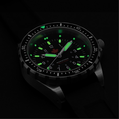 Tr&egrave;s grande montre &agrave; quartz pour plongeur avec feuille d'&eacute;rable rouge, Num&eacute;rique, &agrave; piles, 46 mm, Noir EastCoast Offshore Supplies