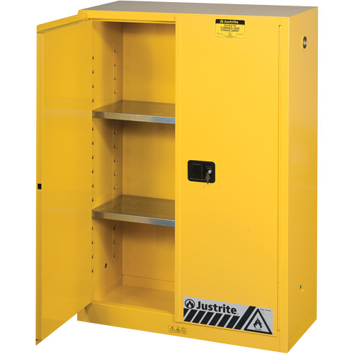 Armoires Sure-Grip EX pour produits inflammables, 45 gal., 2 Porte(s), 43" La x 65" h x 18" p EastCoast Offshore Supplies