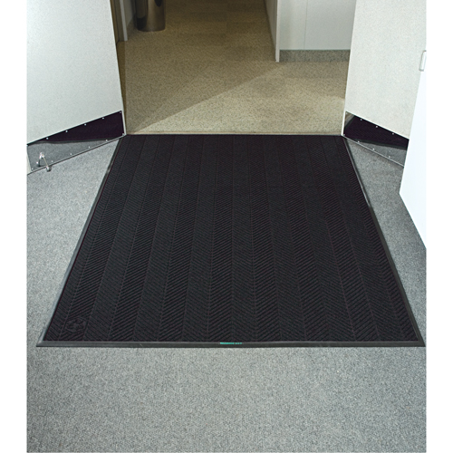 Tapis WaterHog Max Classic &agrave; motif chevrons, Essuie-pieds/grattoir, 6' x 20' x 3/8", Fum&eacute;e noire EastCoast Offshore Supplies