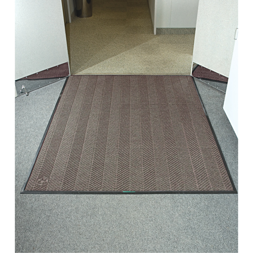 Tapis Waterhog Eco Elite, Essuie-pieds/grattoir, 4' x 8' x 3/8", Brun ch&acirc;taignier EastCoast Offshore Supplies