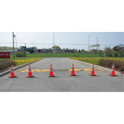 C&ocirc;ne de signalisation, 28", Orange, Bande(s) r&eacute;fl&eacute;chissante(s) 4" & 6" EastCoast Offshore Supplies