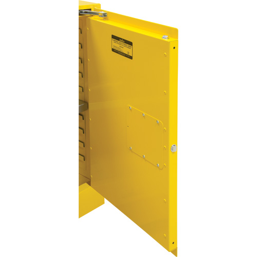 Armoire pour produits inflammables, 12 gal., 1 Porte(s), 23" La x 35" h x 18" p EastCoast Offshore Supplies