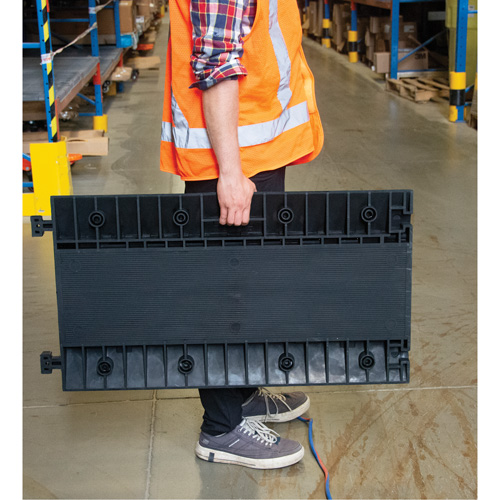 Protecteur de c&acirc;bles en polyur&eacute;thane, 5 canaux, 35,43" lo x 19,69" la x 2" h EastCoast Offshore Supplies