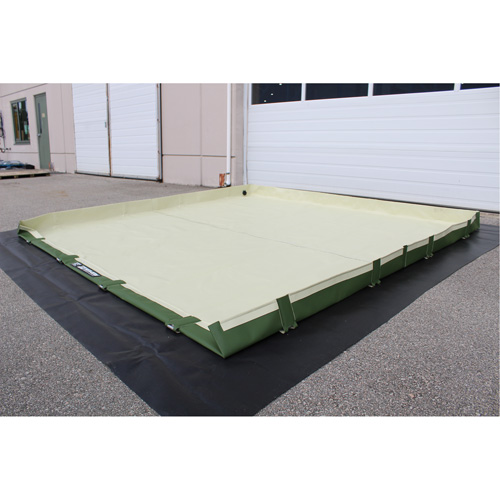 Berme de d&eacute;versement Insta-Berm Easy-Riser, Capacit&eacute; 1870 gal. US, 10' la x 50' lo x 6" h, Support &agrave; charni&egrave;re EastCoast Offshore Supplies