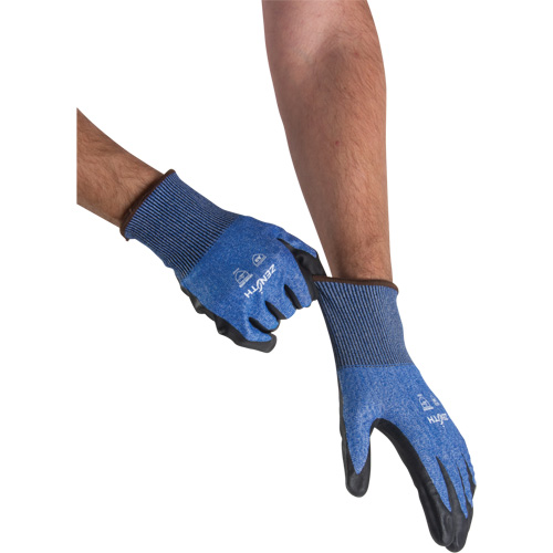 Gants l&eacute;gers et haute dext&eacute;rit&eacute; r&eacute;sistants &agrave; la coupe, Taille 7, Calibre 18, Rev&ecirc;tement Mousse de nitrile, Enveloppe en Acier inoxydable/PEHP/Tungst&egrave;ne, ASTM ANSI niveau A9 EastCoast Offshore Supplies