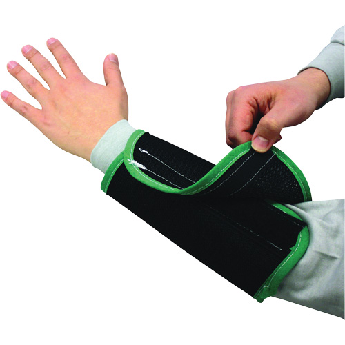 Manchette en maille de canne &agrave; double &eacute;paisseur Kut Gard, Nylon, 9", ASTM ANSI niveau A4, Noir EastCoast Offshore Supplies