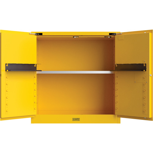 Armoire de s&eacute;curit&eacute; pour produits inflammables Utili-Guard+, 30 gal., 1 Porte(s), 43" La x 44" h x 22" p EastCoast Offshore Supplies