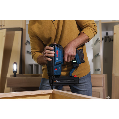 Brushless 18-Gauge Brad Nailer Kit with Standard Power Battery, 18 V, Lithium-Ion EastCoast Offshore Supplies