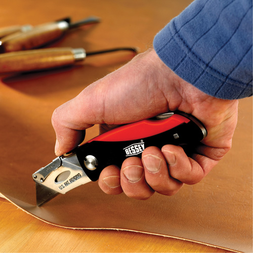 Couteau utilitaire pliant, 2-3/8" lame, poign&eacute;e en Plastique/Coussin&eacute;e EastCoast Offshore Supplies