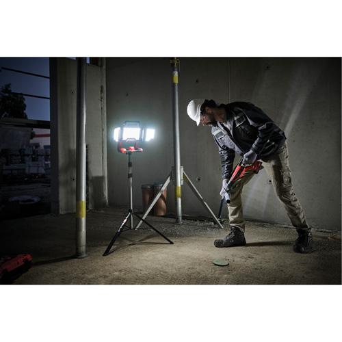 Lampe de travail &agrave; DEL professionnelle &agrave; panneaux pliants lumens sans fil 18V sur tr&eacute;pied, DEL, 3600 lumens EastCoast Offshore Supplies