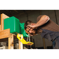 Poste de douche oculaire, Aliment&eacute; par gravit&eacute;, Capacit&eacute; 9 gal., Conformit&eacute; ANSI Z358.1 EastCoast Offshore Supplies