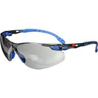 Lunettes de s&eacute;curit&eacute; Solus avec lentilles Scotchgard, Lentille Grise/fum&eacute;e, Antibu&eacute;e, R&eacute;pond ou surpasse la norme CSA Z94.3 EastCoast Offshore Supplies